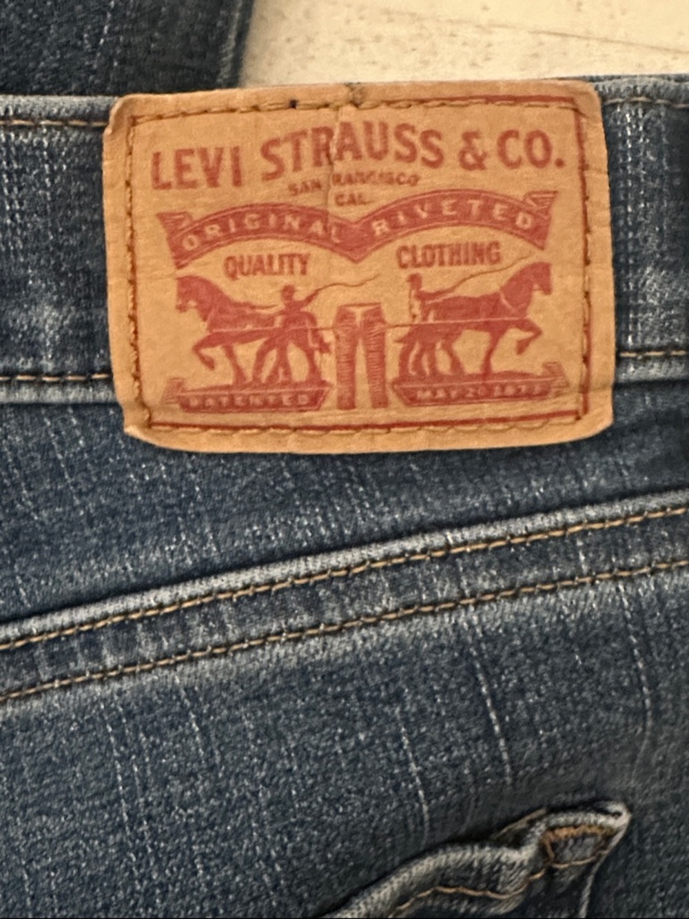 Levi’s 311 Shaping Skinny Jean (31) - Picture 3 of 5